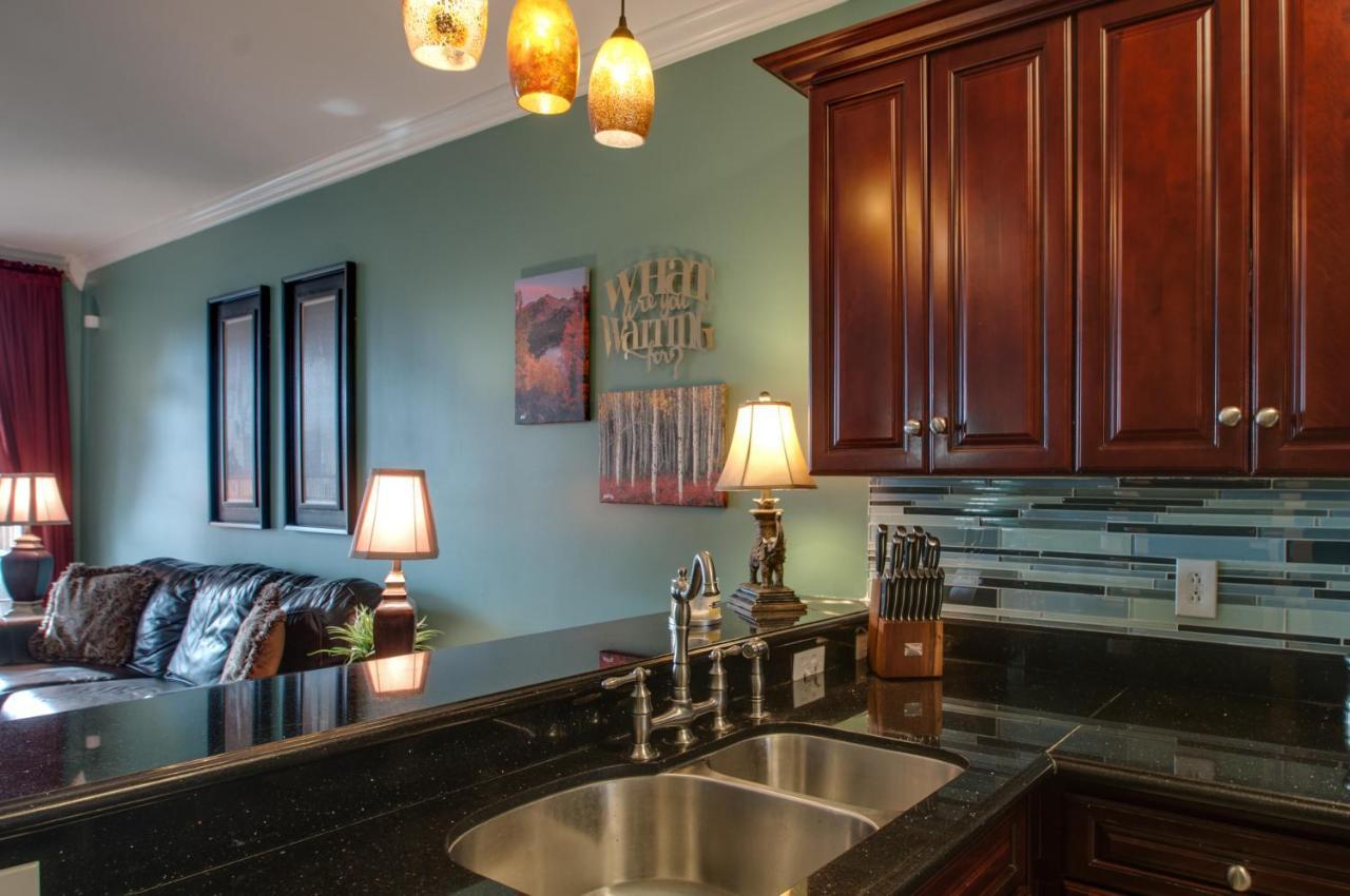 Vacation Home 5 Mins To Down Town 2 Bedrooms 2 Baths Garden Area Hot Tub Nashville Exterior foto