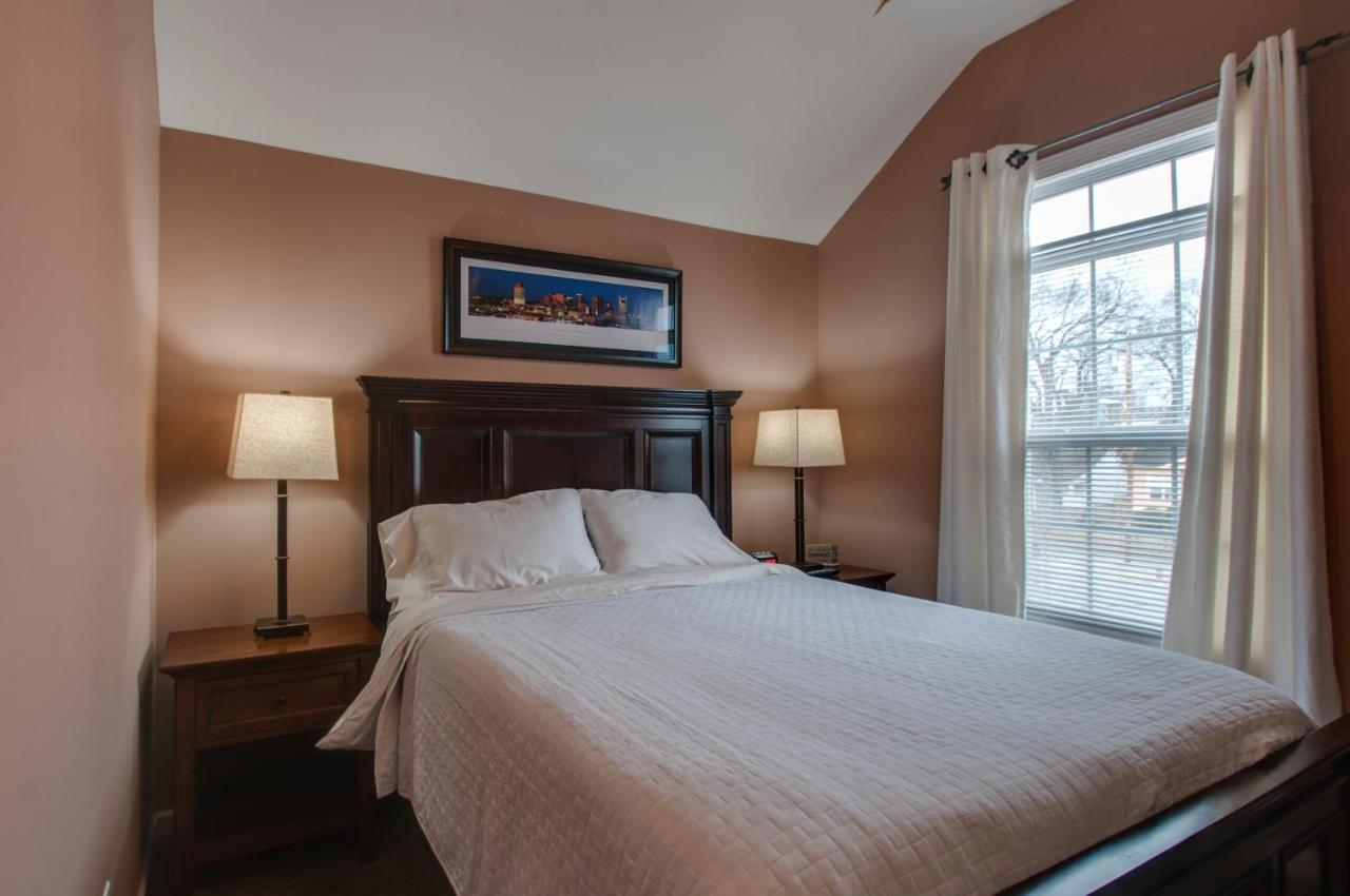 Vacation Home 5 Mins To Down Town 2 Bedrooms 2 Baths Garden Area Hot Tub Nashville Exterior foto