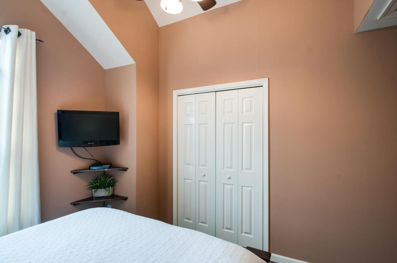 Vacation Home 5 Mins To Down Town 2 Bedrooms 2 Baths Garden Area Hot Tub Nashville Exterior foto