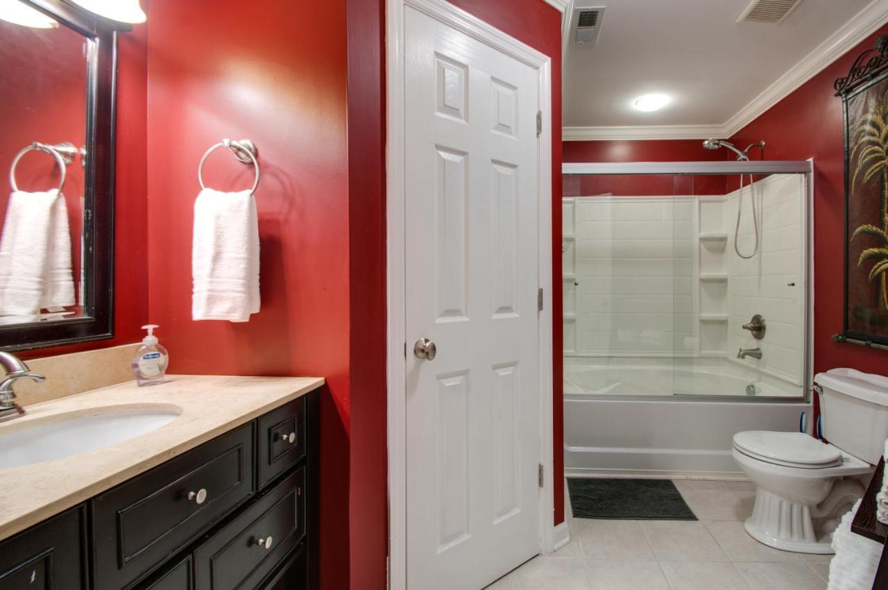 Vacation Home 5 Mins To Down Town 2 Bedrooms 2 Baths Garden Area Hot Tub Nashville Exterior foto