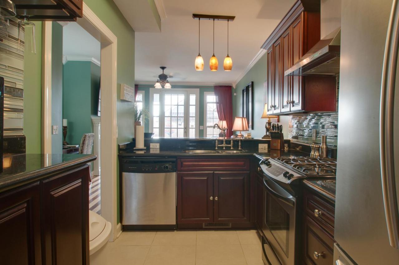 Vacation Home 5 Mins To Down Town 2 Bedrooms 2 Baths Garden Area Hot Tub Nashville Exterior foto
